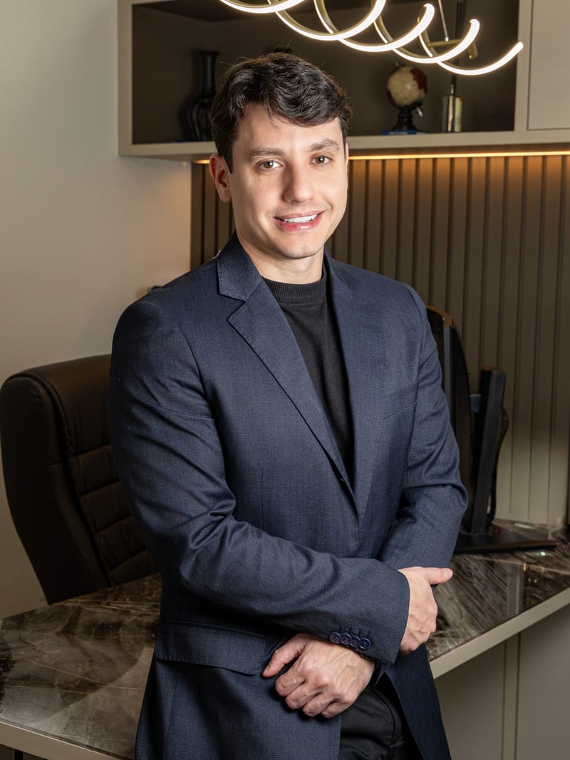 Dr. Lucas Florestan