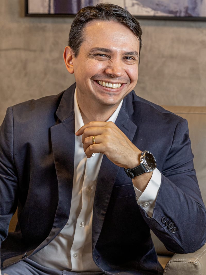 Dr. Rafael Domingues